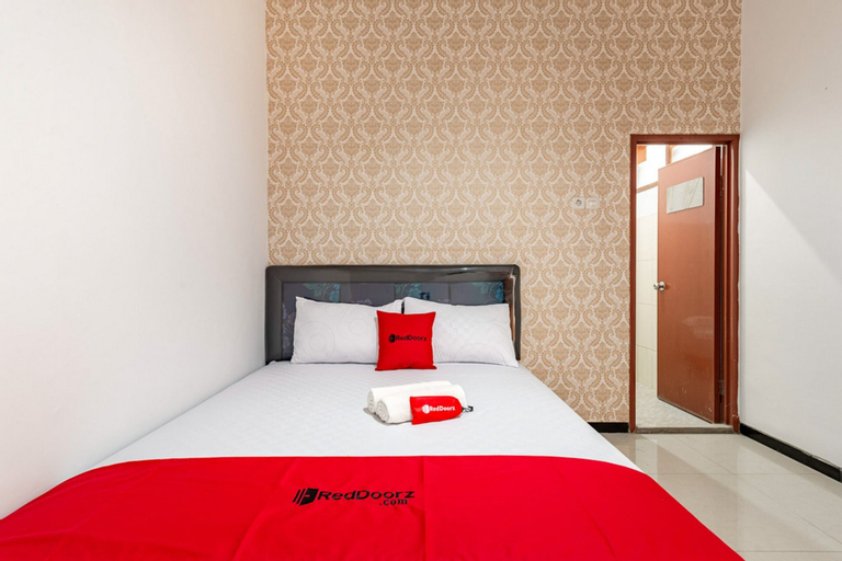 RedDoorz Syariah near Gajayana Stadium Malang, Malang