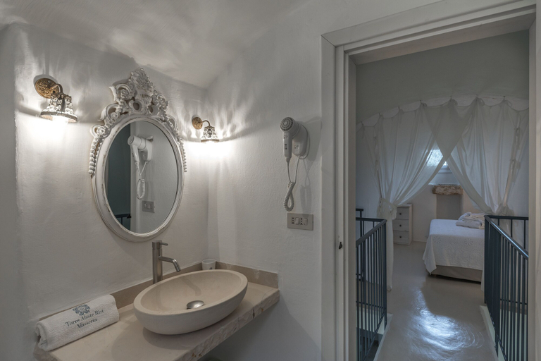 Bathroom 5, Masseria Torre Abate Risi, Brindisi