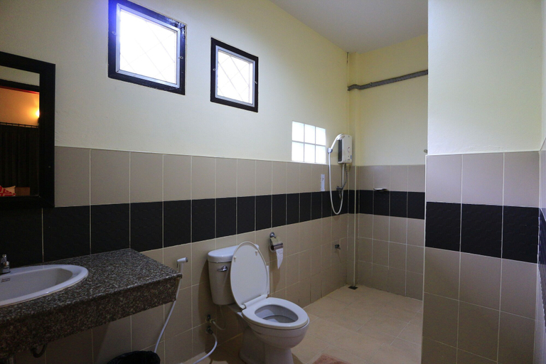 Bathroom 4, Nanfachonlathi Resort, Muang Nan