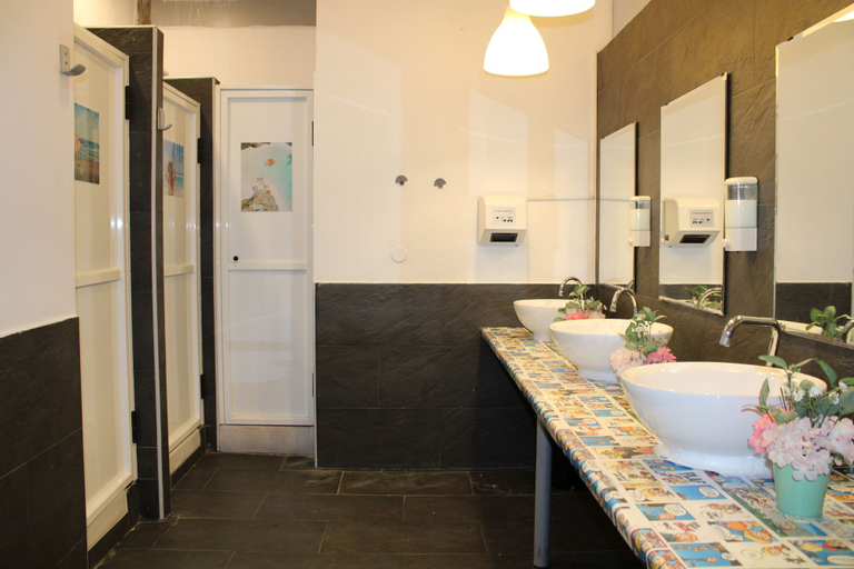 Bathroom, Mediterranean Hostel, Barcelona