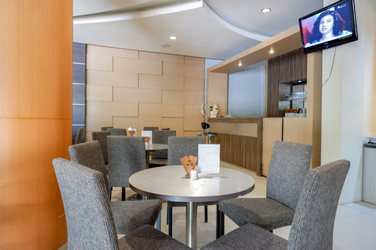 RedDoorz Plus near Hotel Benua Kendari, Kendari