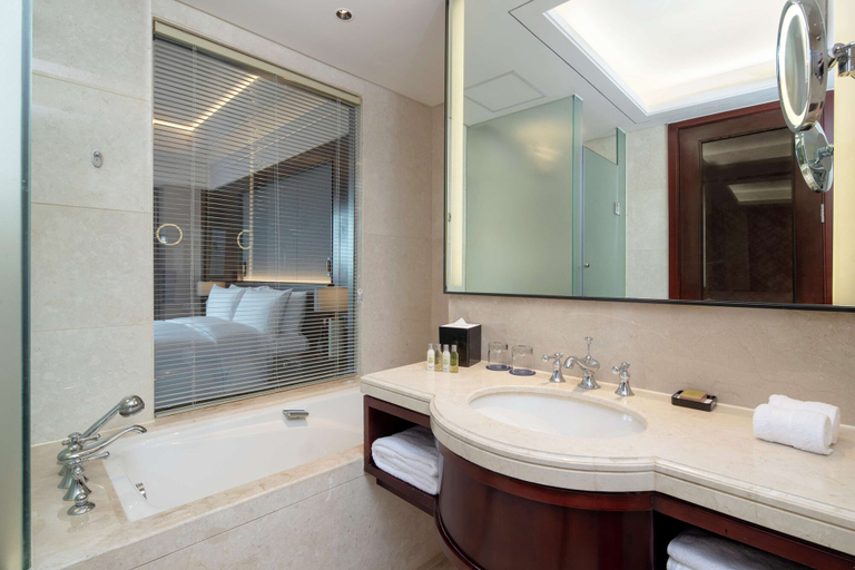 Bathroom 5, DoubleTree by Hilton Shanghai Jing’an, Shanghai