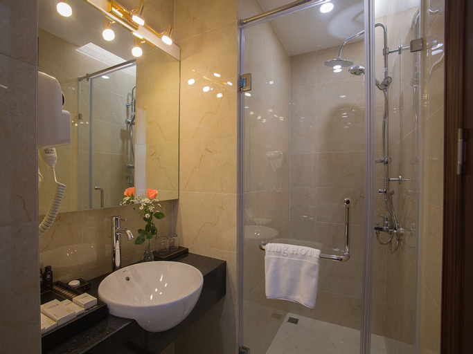Spring Hotel Hanoi, Cầu Giấy