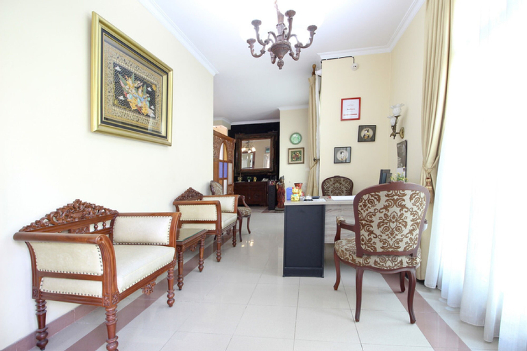 RedDoorz Plus near STIE YKPN, Yogyakarta