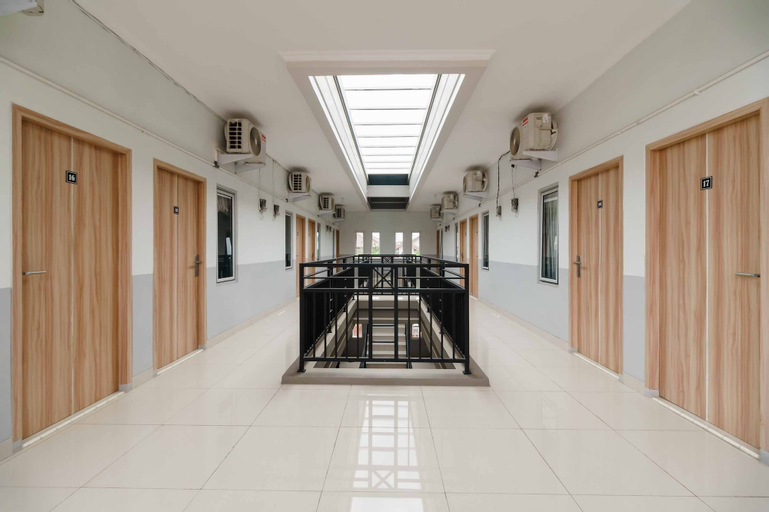 RedDoorz syariah near Stasiun LRT Bumi Sriwijaya, Palembang