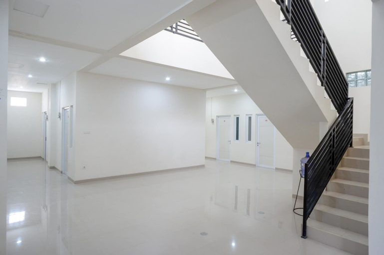 RedDoorz near Pacific Mall Tegal 2, Tegal