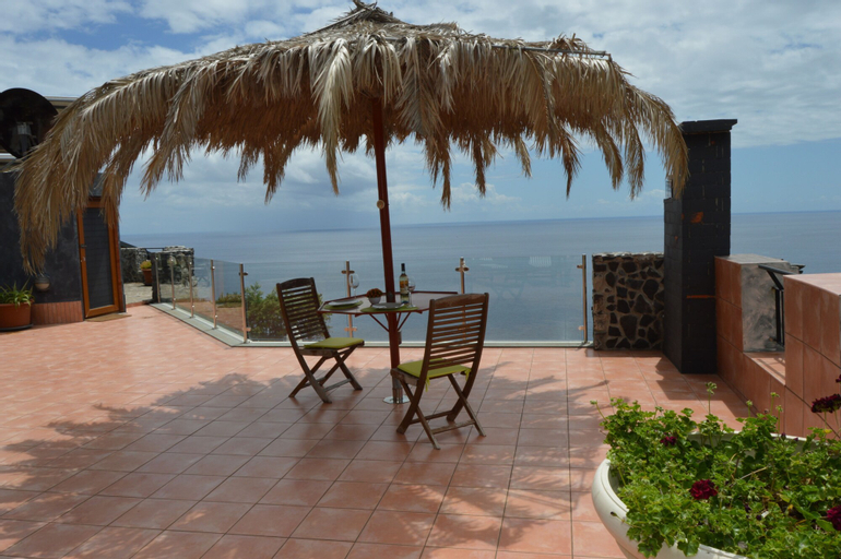 Castelo Austria - Top Floor Studio, Ribeira Brava