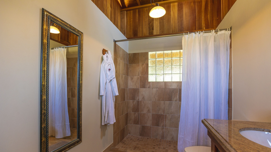 Bathroom 5, The Spa Retreat Boutique Hotel