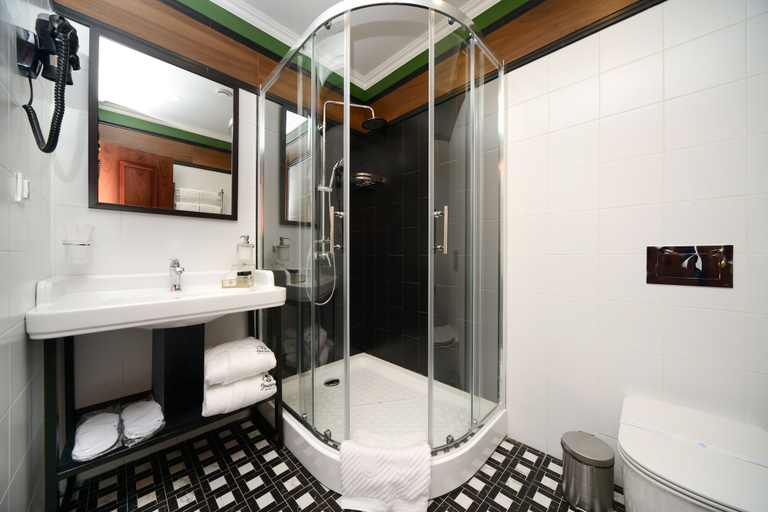 Bathroom 3, Design Hotel Senator, Central