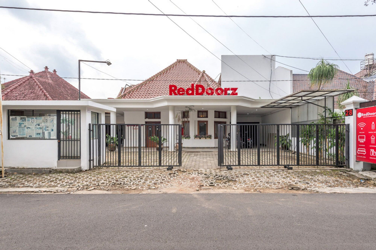 RedDoorz Syariah near Gajayana Stadium Malang, Malang