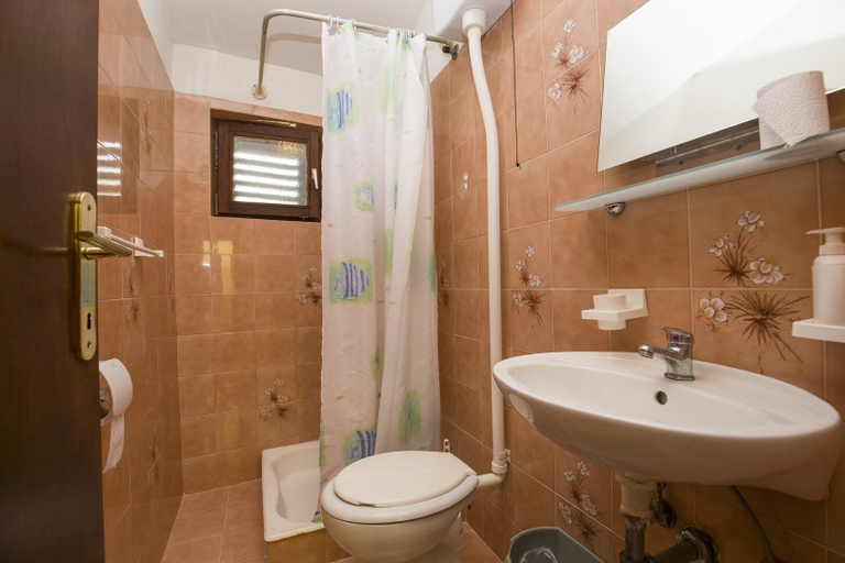 Bathroom 3, Apartment Marija Valtura / One Bedroom, Ližnjan
