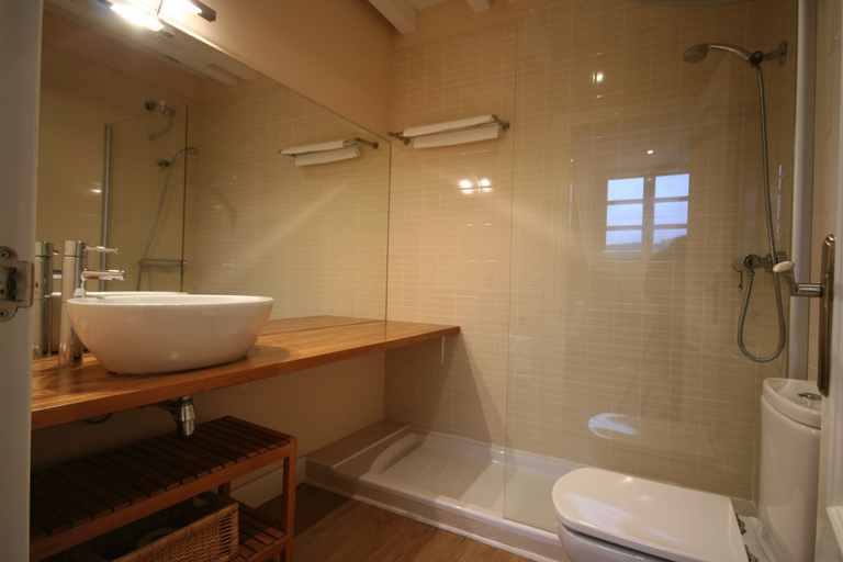 Bathroom 5, La Reserva de Los Campos, Asturias