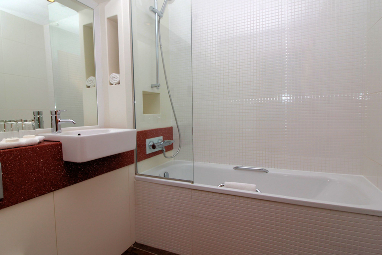 Bathroom 4, Icon Hotel, Luton