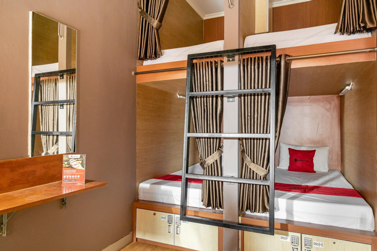 RedDoorz Hostel near LTC Glodok, West Jakarta
