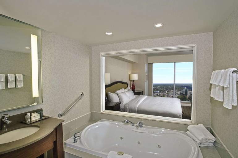 Hilton Hotel & Suites Niagara Falls-Fallsview, Niagara