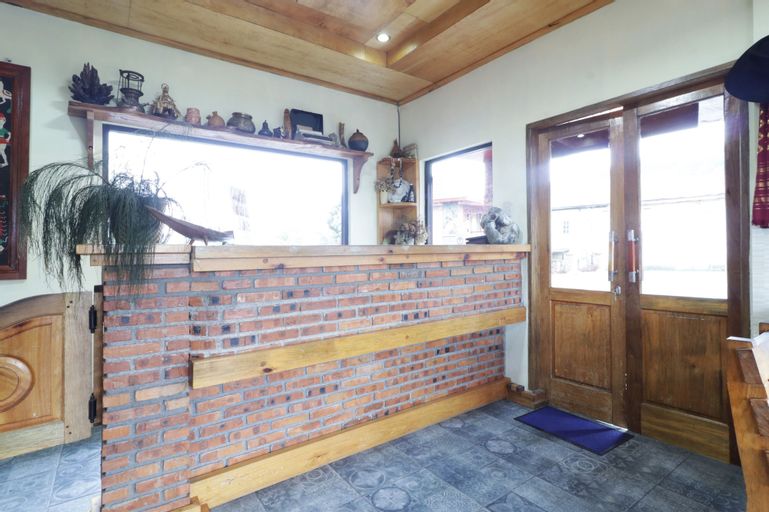 Alloyna Country Cottage, Karo