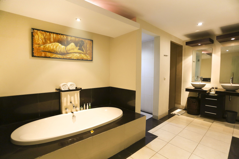 Bathroom 28