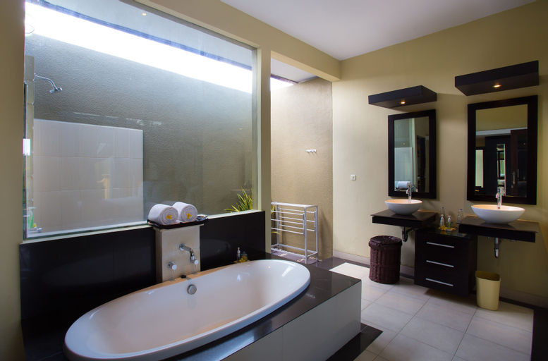 Bathroom 18