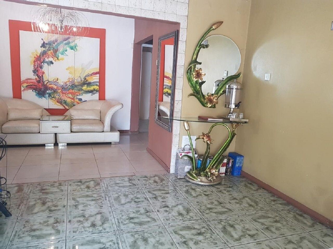 Amogelang Guest House, Chobe