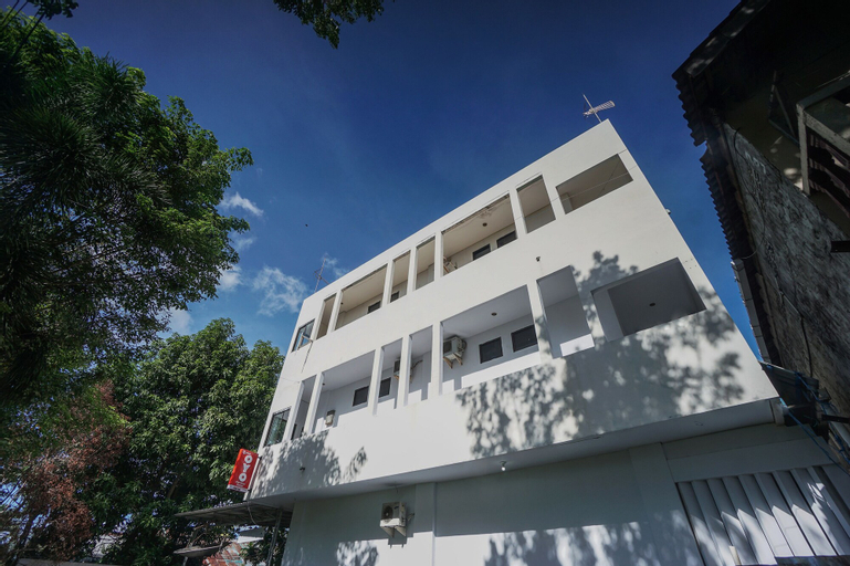 OYO 2566 Putri Kesia Rooms, Manado