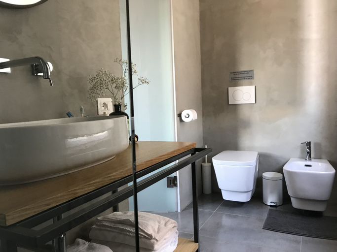Bathroom 5, Mediceo 42, Pisa