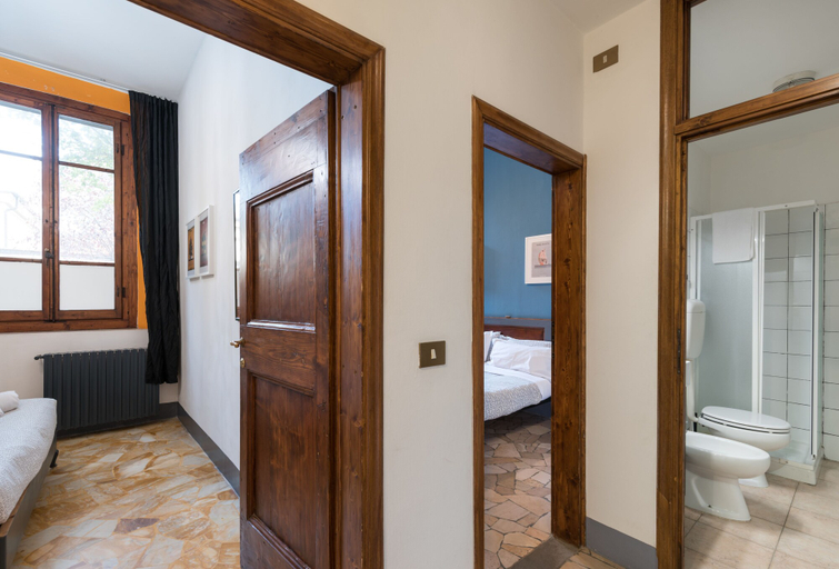 Bathroom 5, Palazzo Della Nave, Florence