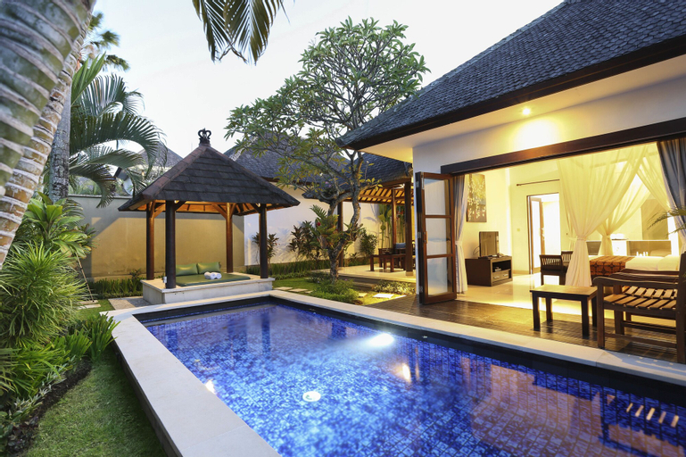 Swimming Pool 23