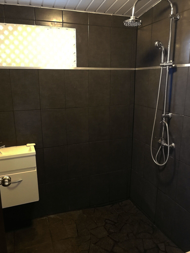 Bathroom 5, Tahiti Lodge