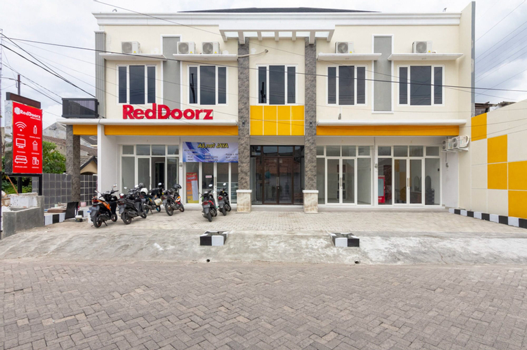 RedDoorz Syariah @ Kebraon, Surabaya