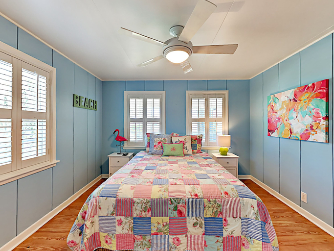 Bedroom 3, Breezy Cottage - One Bedroom Home, Nueces
