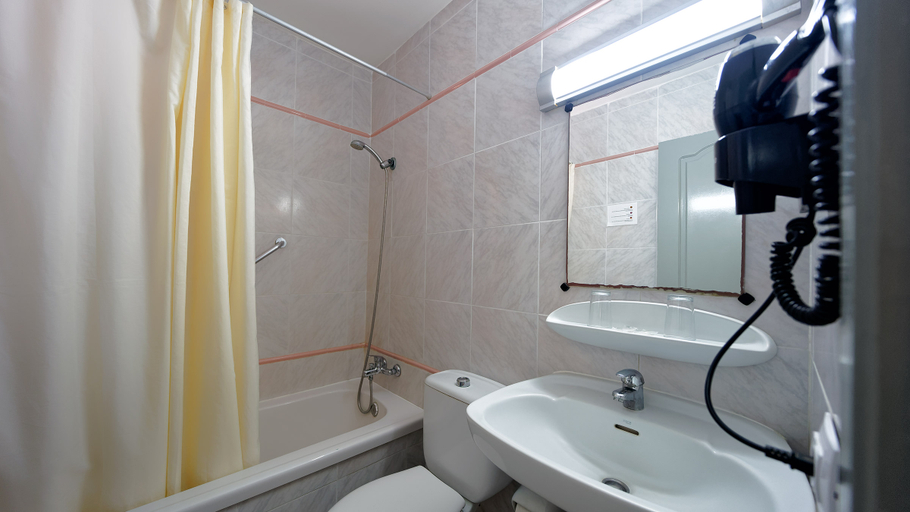 Bathroom 3, Maspalomas Oasis Club, Las Palmas