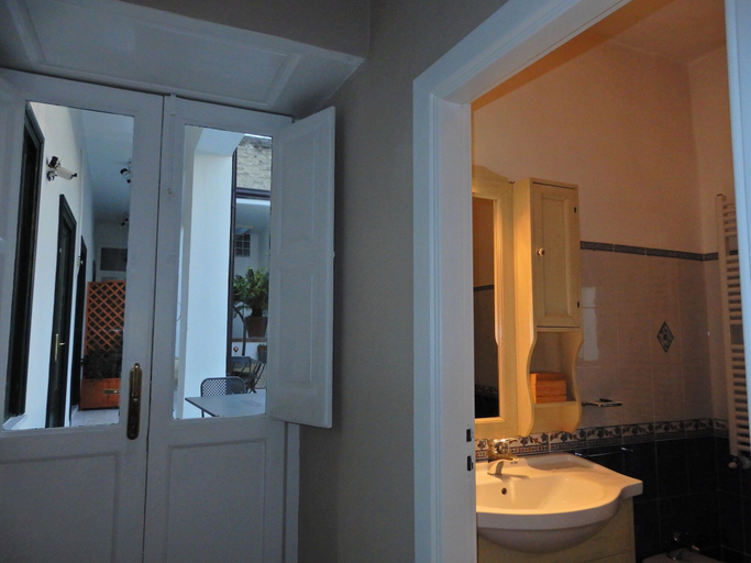 Bathroom 4, Palazzo Riccardi, Benevento