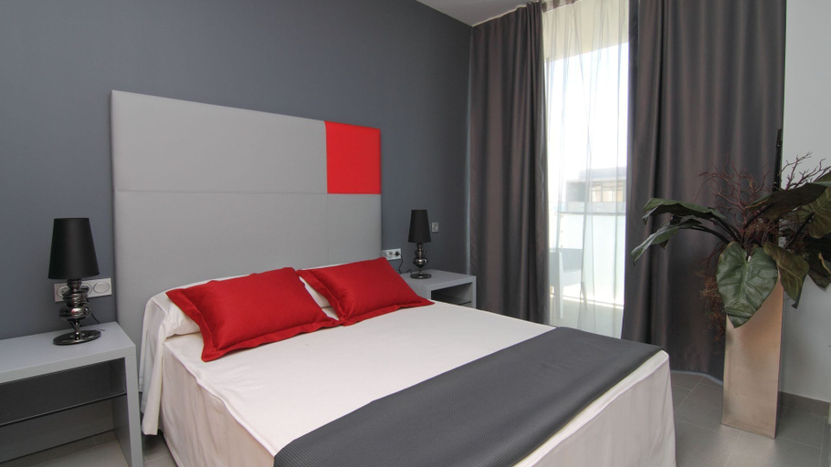 Bedroom 3, Aparthotel Four Elements Suites, Tarragona