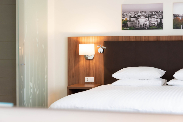 Bedroom 4, Hilton Garden Inn Vienna South, Wien