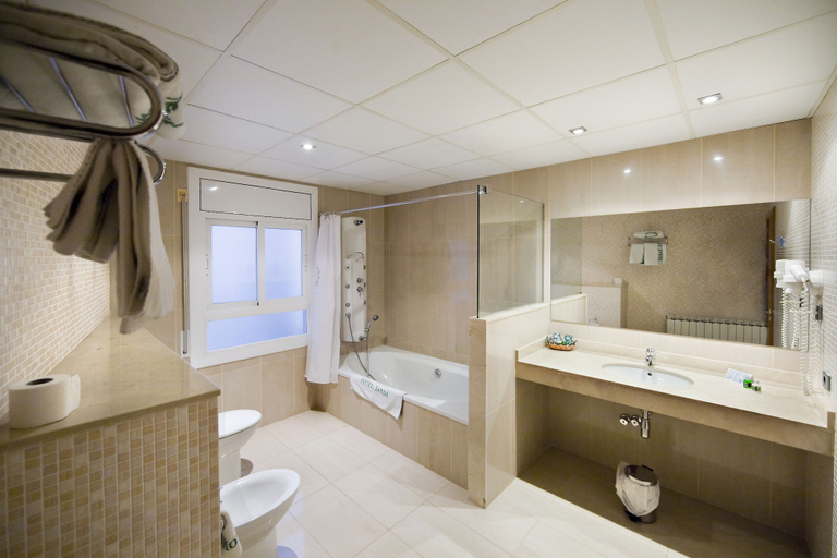Bathroom 5, Hotel Jardi Apartments, Lleida