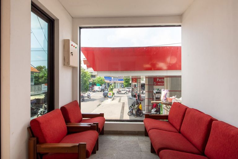 RedDoorz near Kaza Mall Surabaya, Surabaya