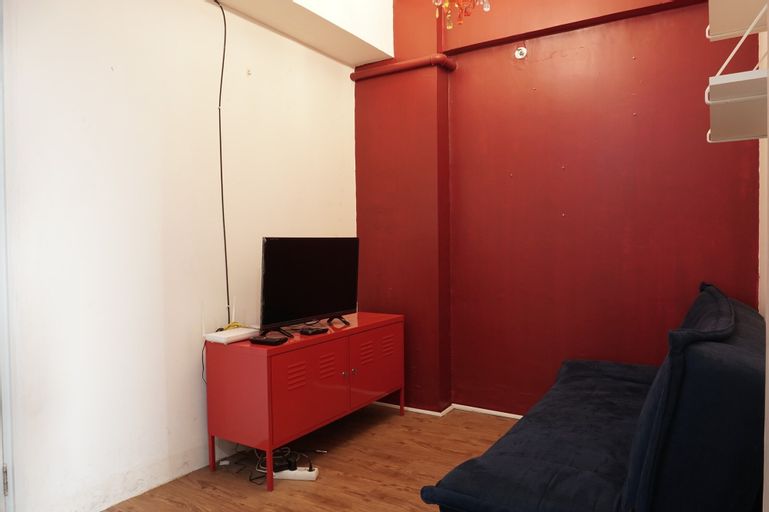 Cozy and Functional 1BR Green Pramuka Apartment By Travelio, Central Jakarta