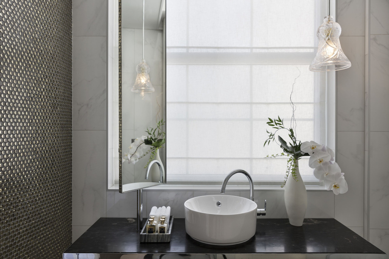 Bathroom 10