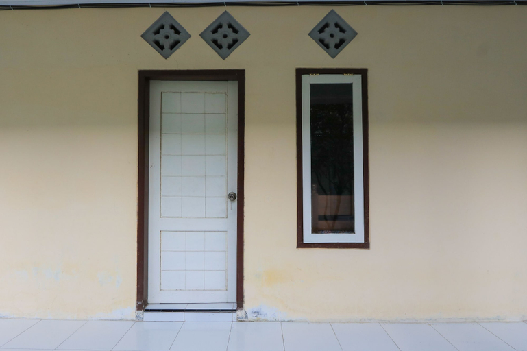 SPOT ON 2371 Islami Family Residence, Banyuwangi