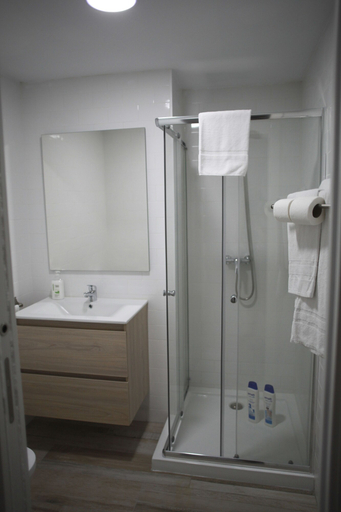 Bathroom 3, Nwt Central Station Apartments, Valencia