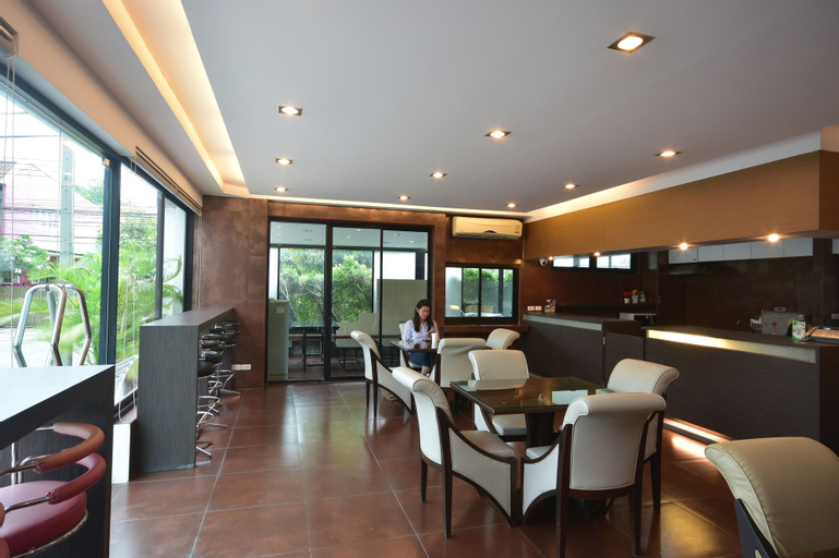 LOFT Salaya, Phuttha Mon Thon