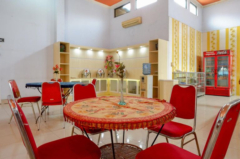 RedDoorz Plus Syariah near Stasiun Pekalongan 2, Pekalongan
