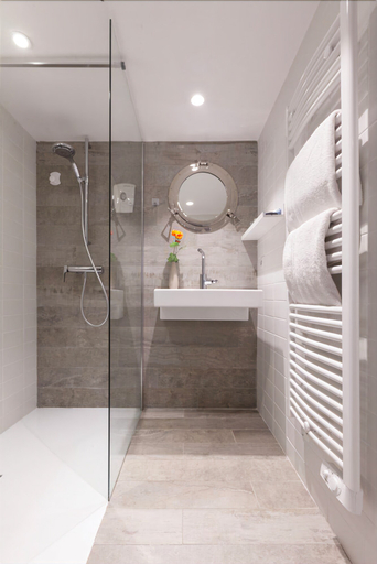 Bathroom 4, Stella Maris, Var