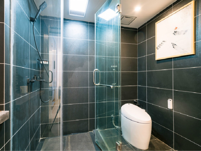 Bathroom 5, Wuhua Yishu INS Inn Lijiang, Lijiang