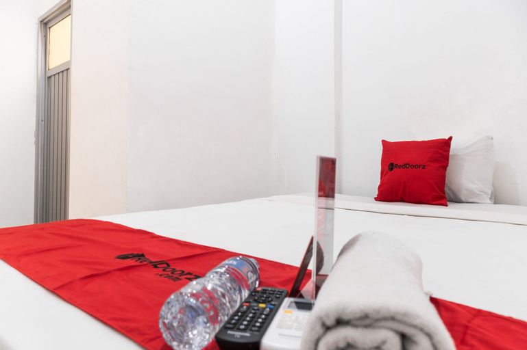 RedDoorz near Sultan Mahmud Badaruddin Airport Palembang, Palembang