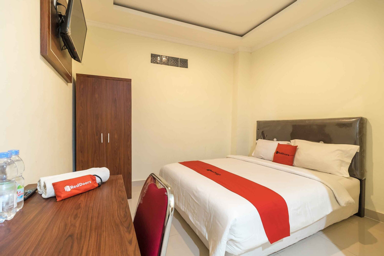 RedDoorz near Griya Agung 2 Palembang, Palembang