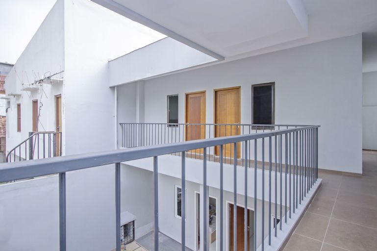 UROOMS Tanah Abang Jakarta, Central Jakarta
