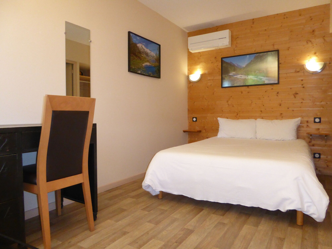 Bedroom 2, Hotel de la Gare, Hautes-Pyrénées