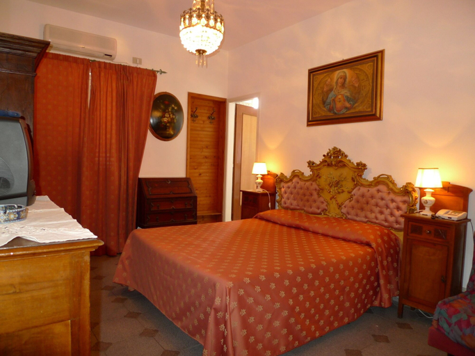 Bedroom 4, La Riva, Messina