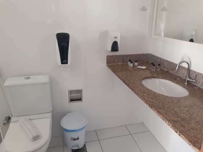 Bathroom 5, Caribe Park Hotel, Cabo Frio